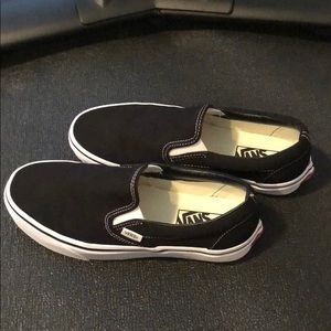Men’s New Black Vans Classic Slip On size 8